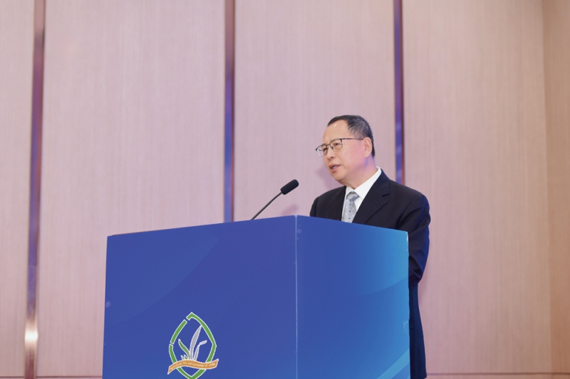 1-中國輕工業(yè)聯(lián)合會兼職副會長、中國塑料加工工業(yè)協(xié)會理事長王占杰